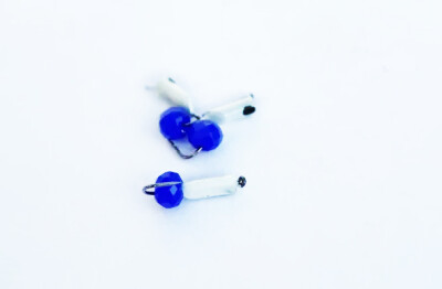 Мормышка D-2 Ст-к Белый, Черн + Шар Синий D-4 мм 0,35гр (3 шт)